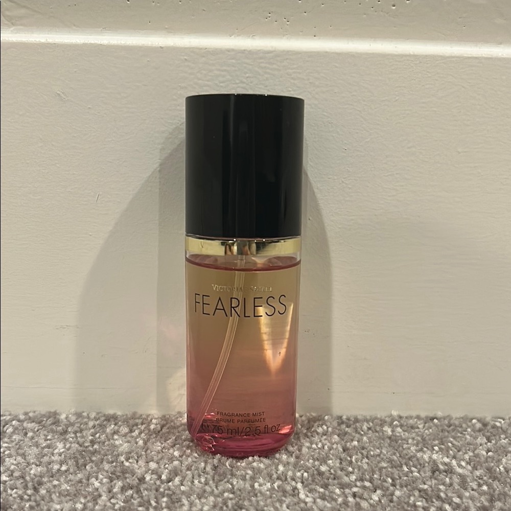Victoria's Secret Fearless Fragrance Mist - Pink